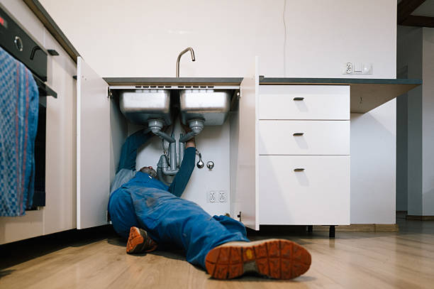Professional Emergency Plumber technician working in Newbern, VA